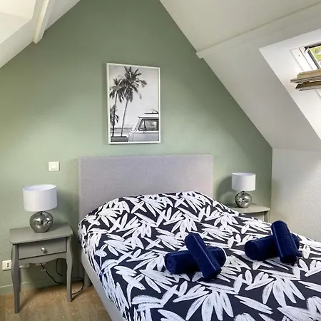 En Duplex Front De Mer, Cap Coz *